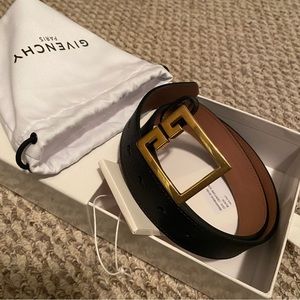 NWT Authentic Givenchy women black leather belt with gold logo